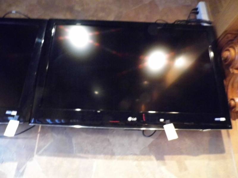 lot 230 image: LG TV