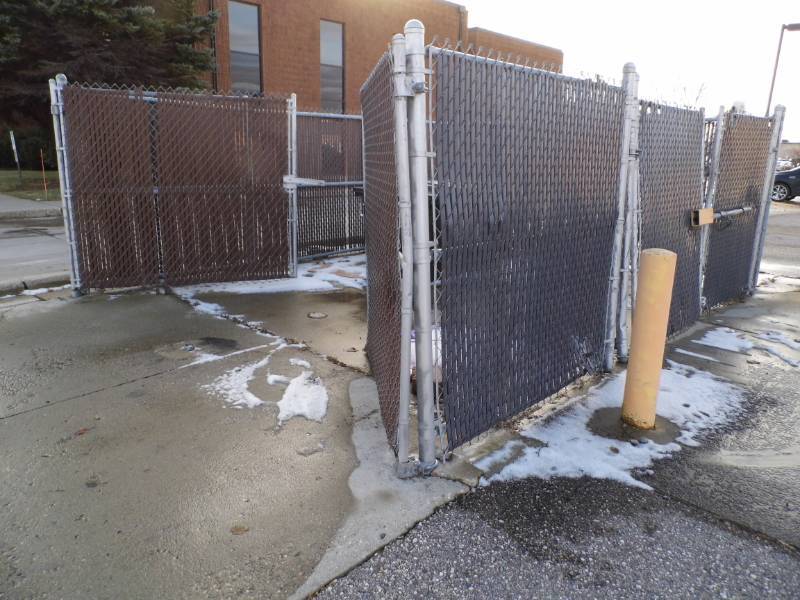 lot 383 image: Fence Enclosure