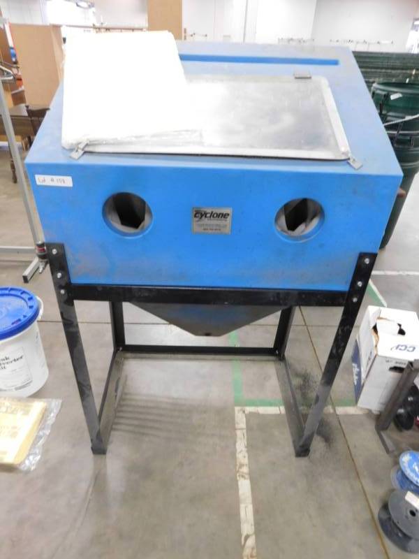 Cyclone Sandblasting Cabinet