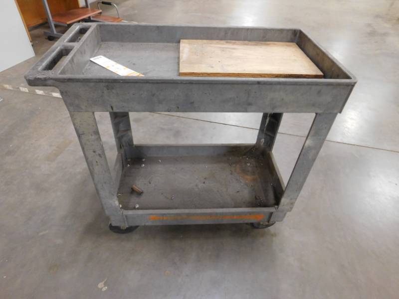 Rubbermaid Rolling Utility Cart