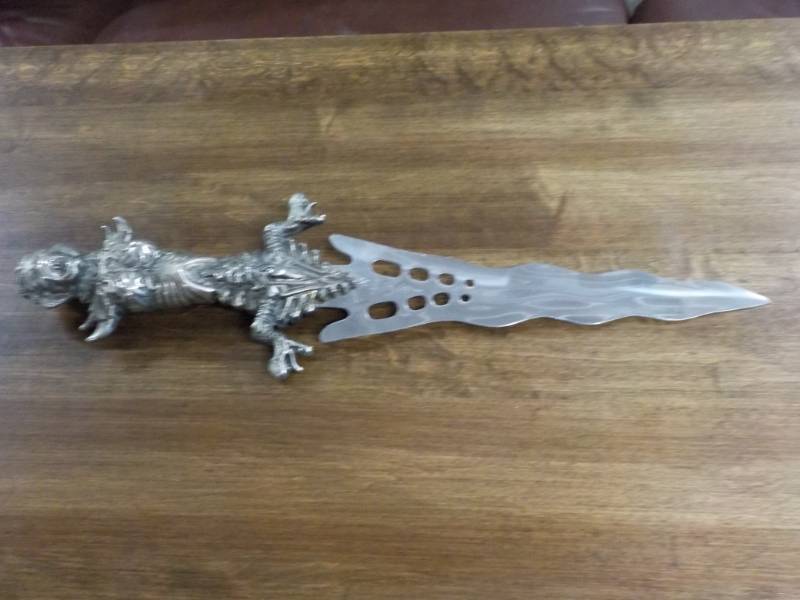 Knife marked AT534 with Crown 18.5...
