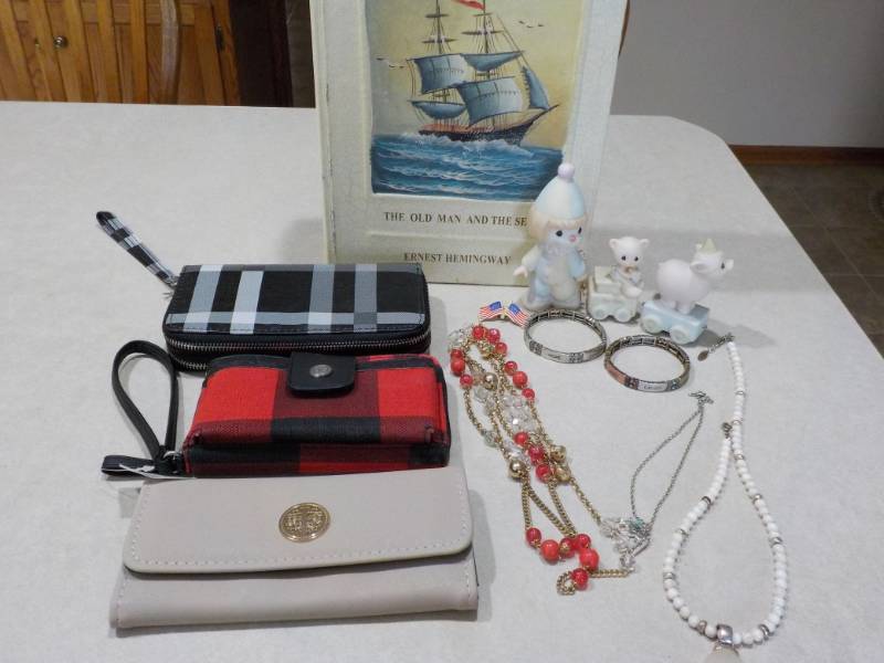 New Wallets, Jewelry and Precious M...