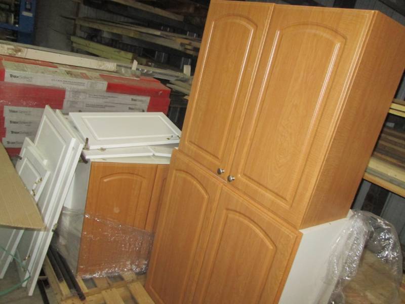 lot 16 image: Brand new cabinets, 32 and 35  Wo...