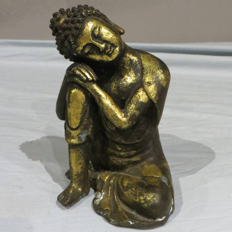 lot 15 image: Seated Buddha