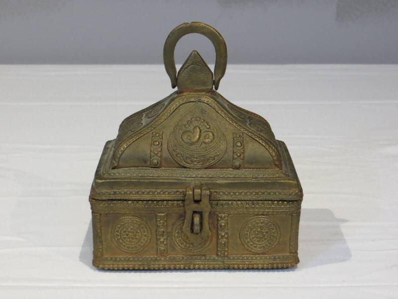 lot 30 image: Decorative Metal Box