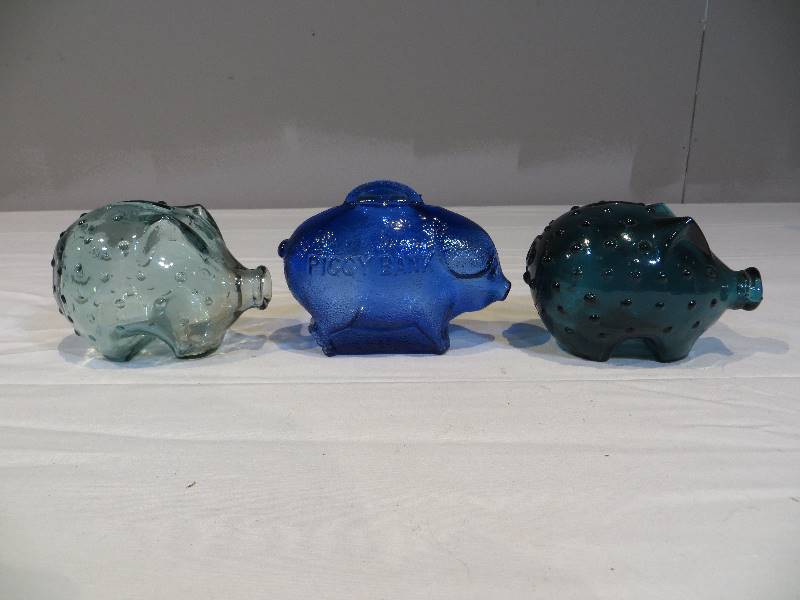 lot 52 image: 3 VINTAGE Glass Piggy Banks