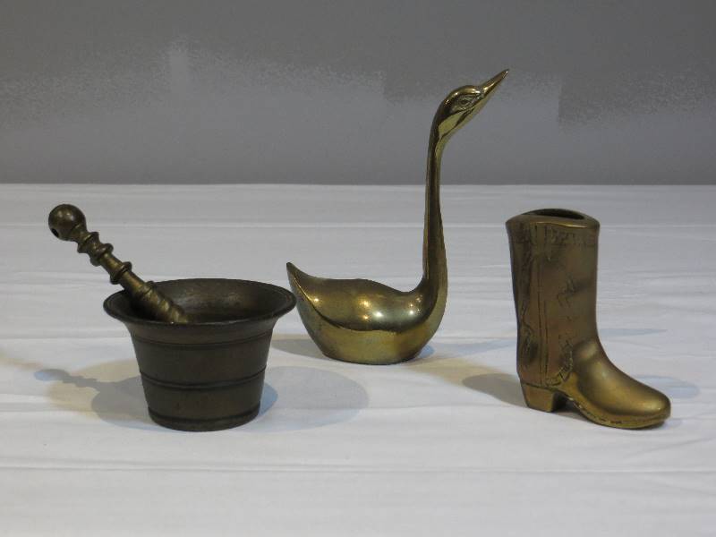 lot 58 image: Lot of Brass Decor