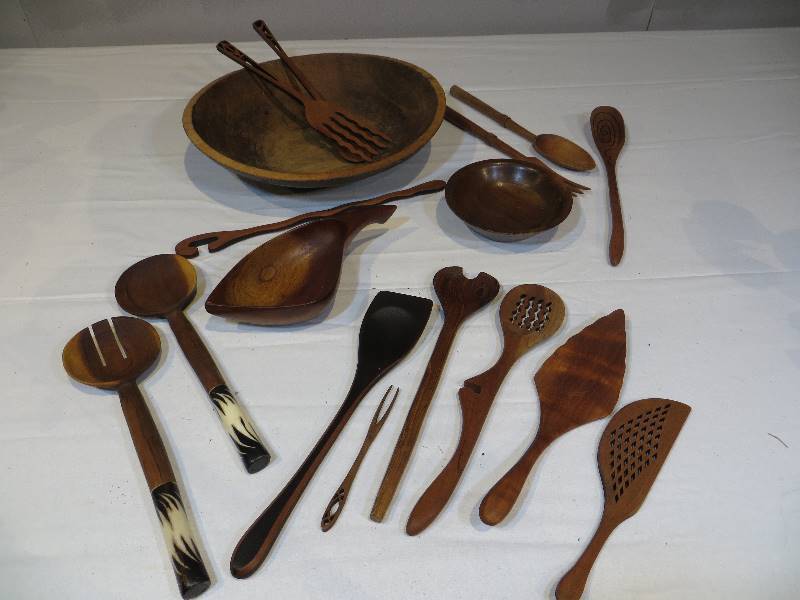 lot 65 image: 3 Wooden Bowls & Miscellaneous Wooden Utensils