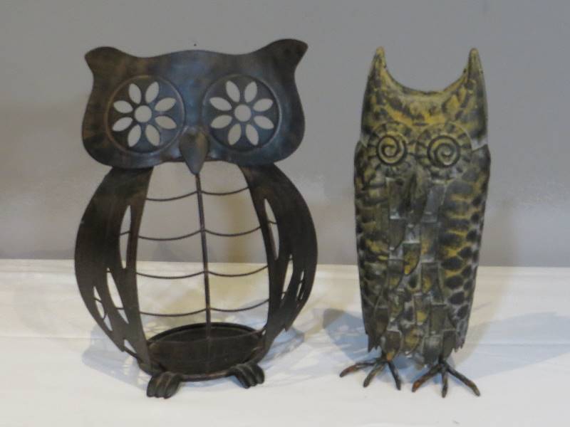 lot 84 image: 2 Metal Owls