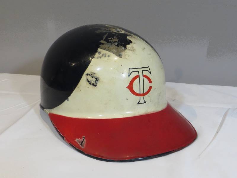 lot 93 image: VINTAGE 1969 Plastic Minnesota Twins Hat