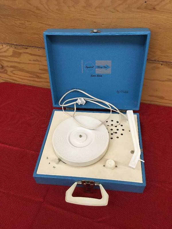 lot 232 image: Imperial Party Time Model No. 100 Record Player