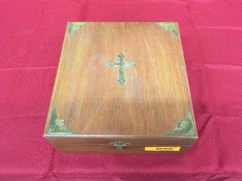 lot 234 image: The Official Rubrical Sacramental Service Kit