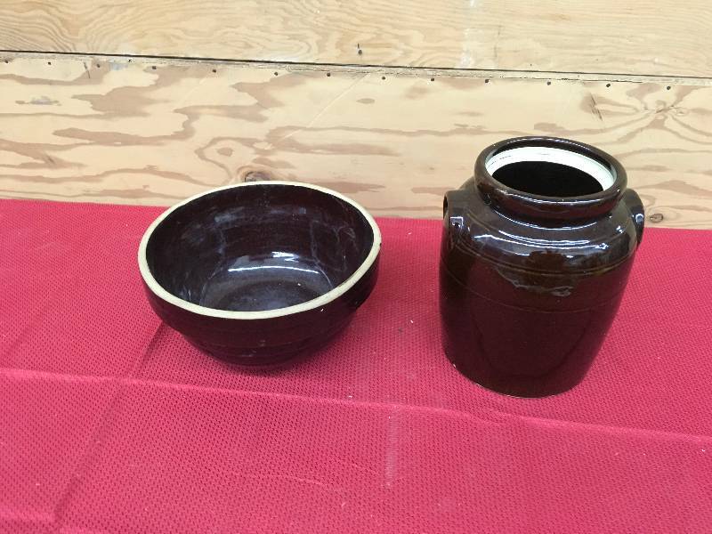 lot 250 image: Bowl & Jar