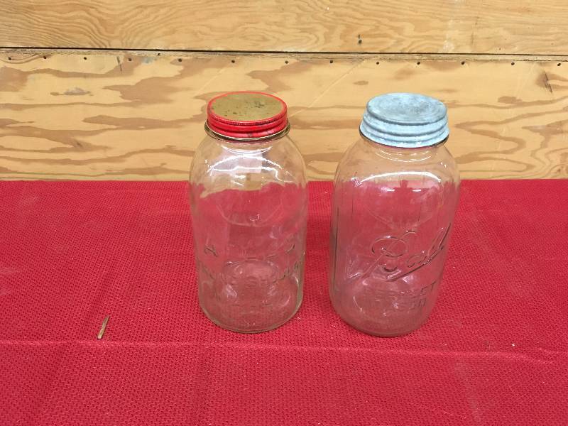 lot 257 image: Atlas Mason Jar & Ball Mason Jar