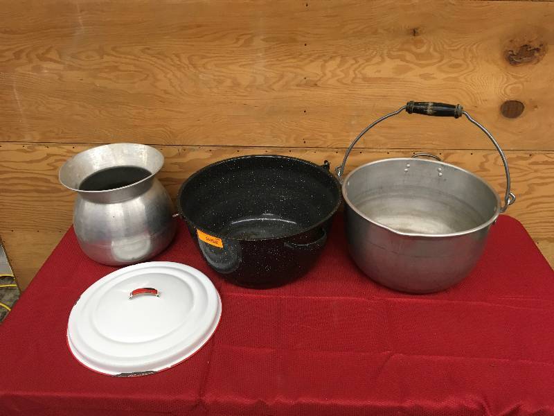 lot 260 image: Misc Cooking Pots