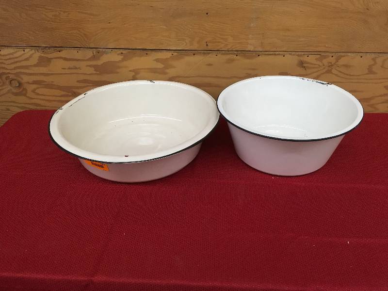 lot 263 image: Two Old Fashioned Bowls