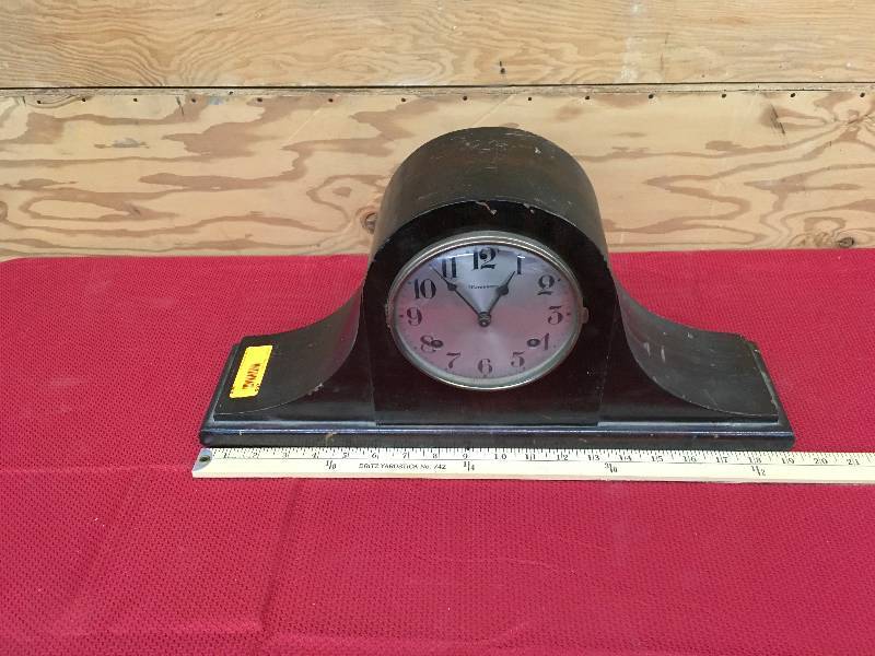 lot 266 image: Vintage Clock