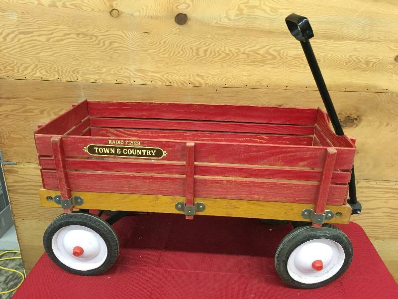 town & country radio flyer wagon