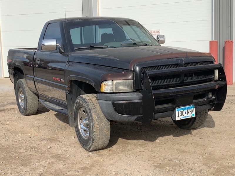 lot 1-A image: 1995 Dodge Ram 1500 SLT Laramie