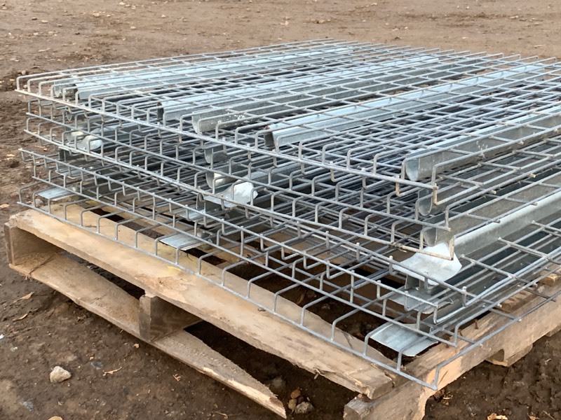 lot 8 image: Lot Of Pallet Racking Grates