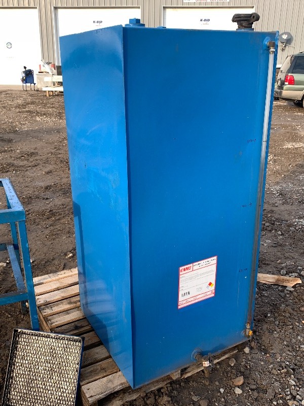 lot 3-C image: 200-Gallon Bulk Oil Tank