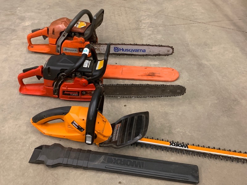 lot 20 image: (2) Chainsaws & (1) Hedge Trimmer