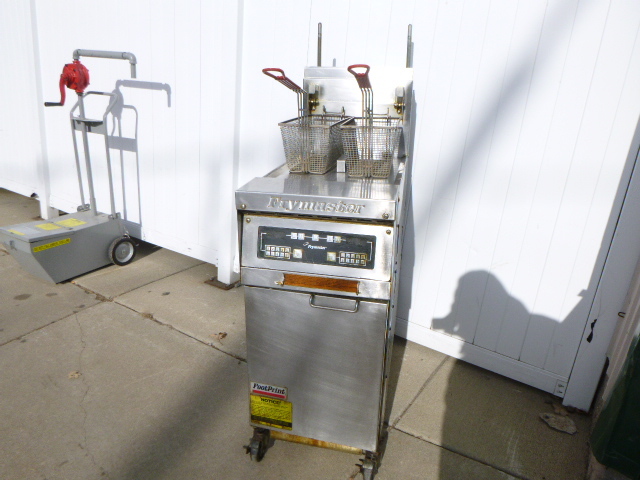 lot 25 image: Frymaster Gas Deep Fryer