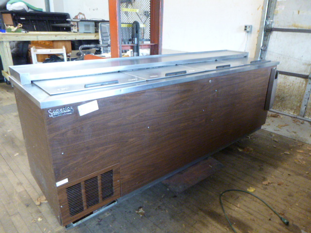 lot 4 image: Superior Beer Cooler
