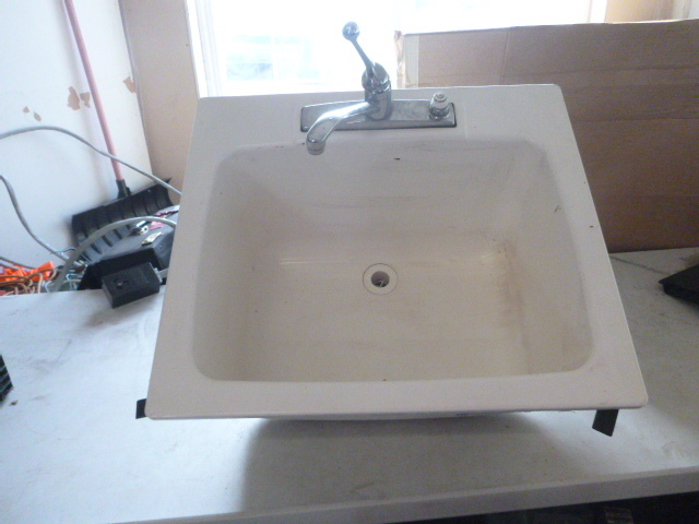 lot 41 image: E.L. Mustee Utilatub with Faucet