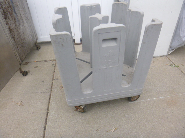lot 10 image: Metro Plate HolderDish Dolly