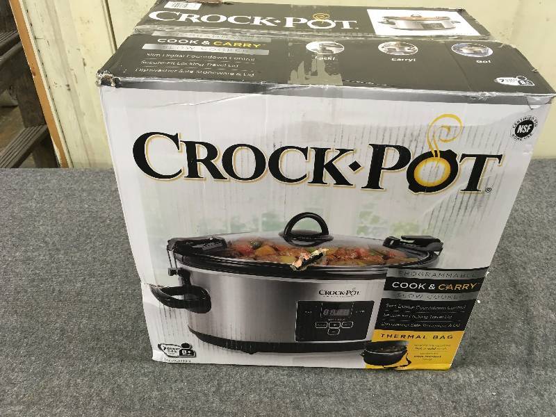 lot 551 image: Crock Pot Slow Cooker, Retail $39.99