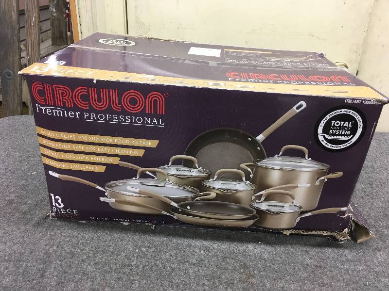 lot 553 image: Circulon 13 PC Cookware Set, Retail $199.99