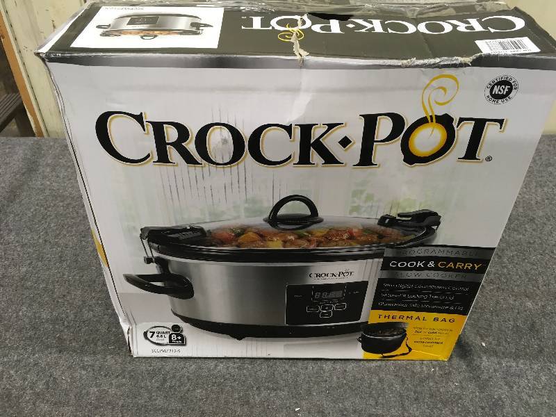 lot 557 image: Crock Pot Slow Cooker, Retail $39.99
