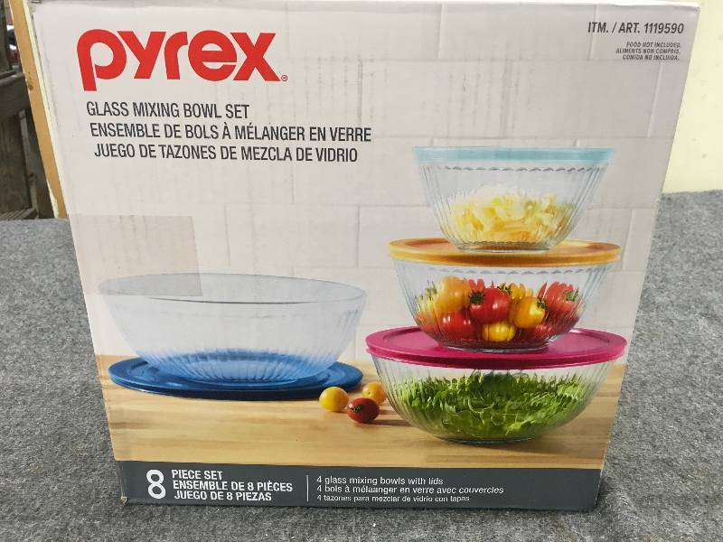 lot 559 image: Pyrex Mixing Bowls, Retail $14.99