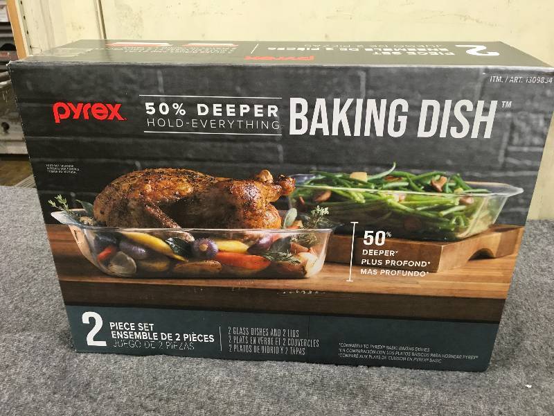 lot 569 image: Pyrex Baking Dishes, Retail $17.99