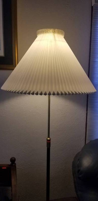 lot 5 image: 351 Le Klint Telescoping Floor Lamp