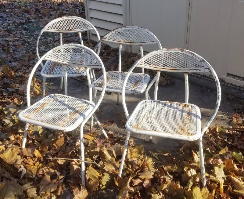 lot 37 image: Vintage Patio Table and Chairs
