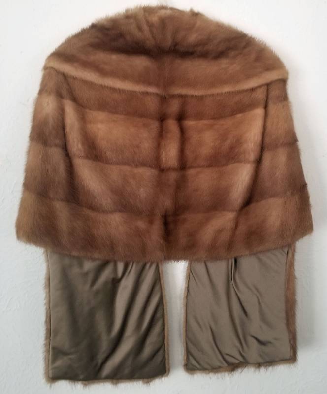 lot 17 image: Vintage Mink Fur Stole
