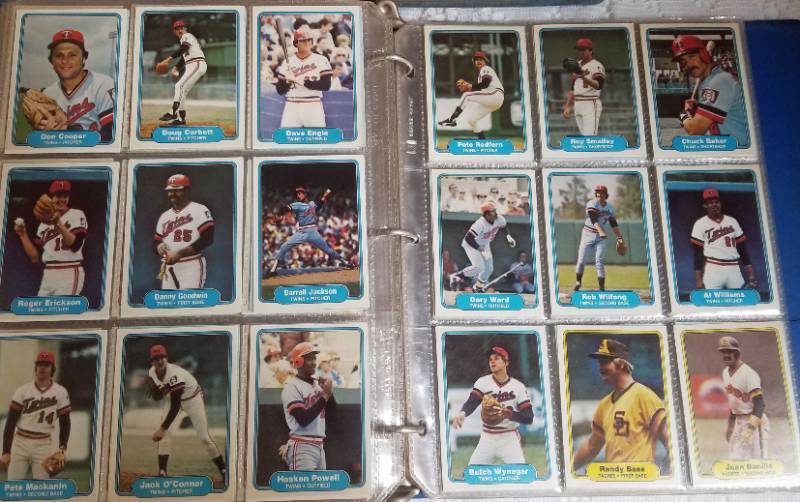 lot 13 image: 8182 Season Baseball Card Binders  2 Binders 