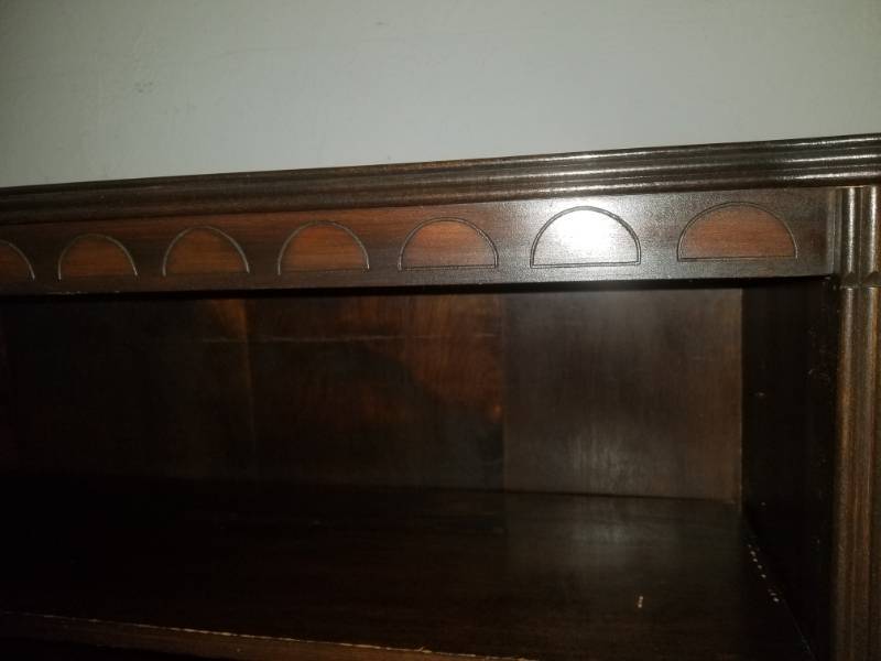 lot 28 image: Vintage Scalloped Detail Bookshelf
