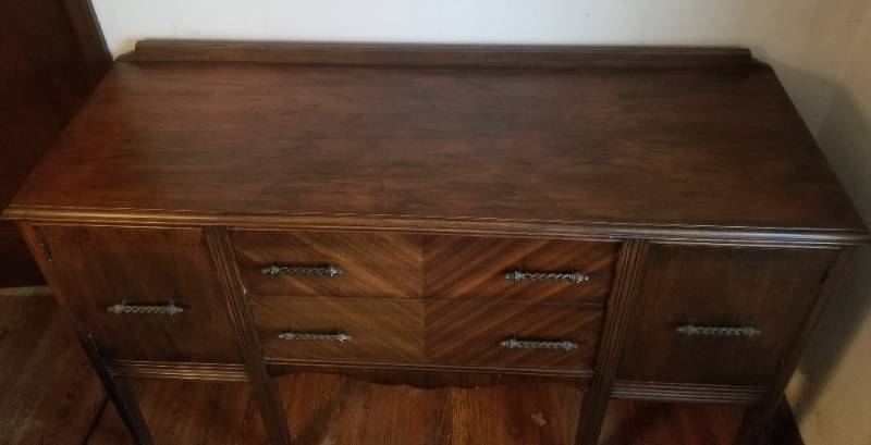 lot 25 image: Vintage Buffet Server
