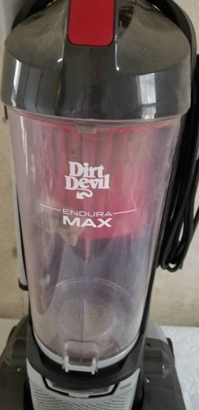 lot 41 image: Dirt Devil Upright Vacuum Cleaner