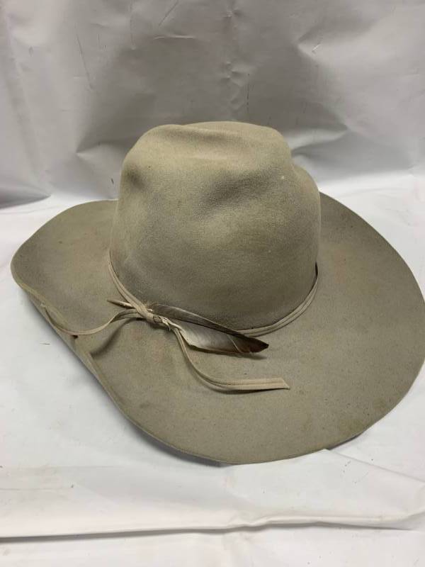 lot 60 image: Rodeo King 7x Cowboy Hat