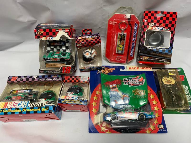 lot 65 image: Lot of 8 Vintage NASCAR Items