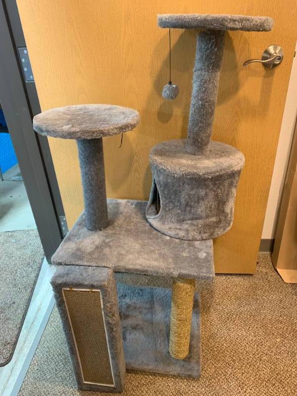 lot 69 image: 45 Tall Cat Tree House