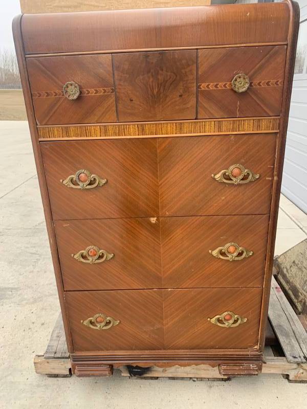 lot 88 image: Stunning Antique Dresser