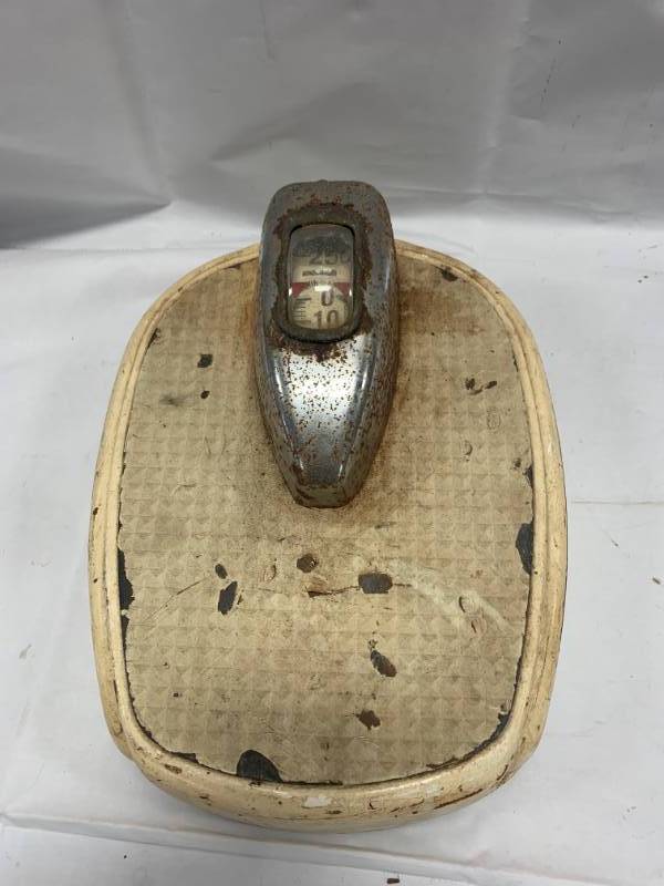 lot 91 image: Very Old Health O Meter Scale
