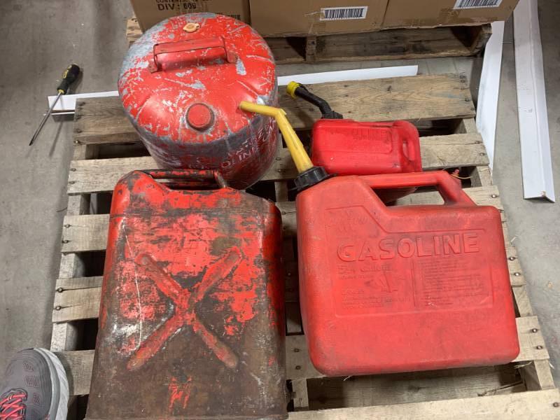 lot 92 image: Lot of 4 Gas Cans