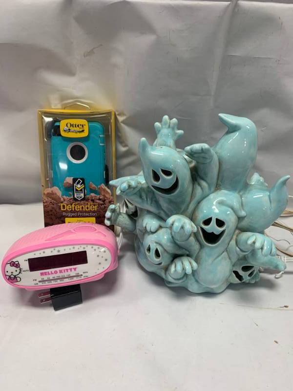 lot 94 image: Halloween Light Up Ghosts, Hello Kitty Clock, Otter Box