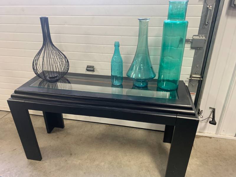 lot 96 image: Glass Coffee Table w Extras